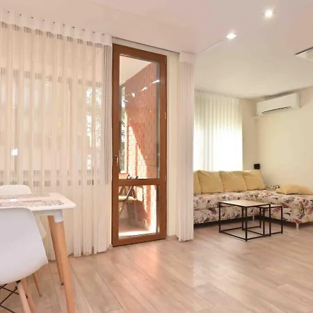 2bd Comfort First Floor Lejlighed *